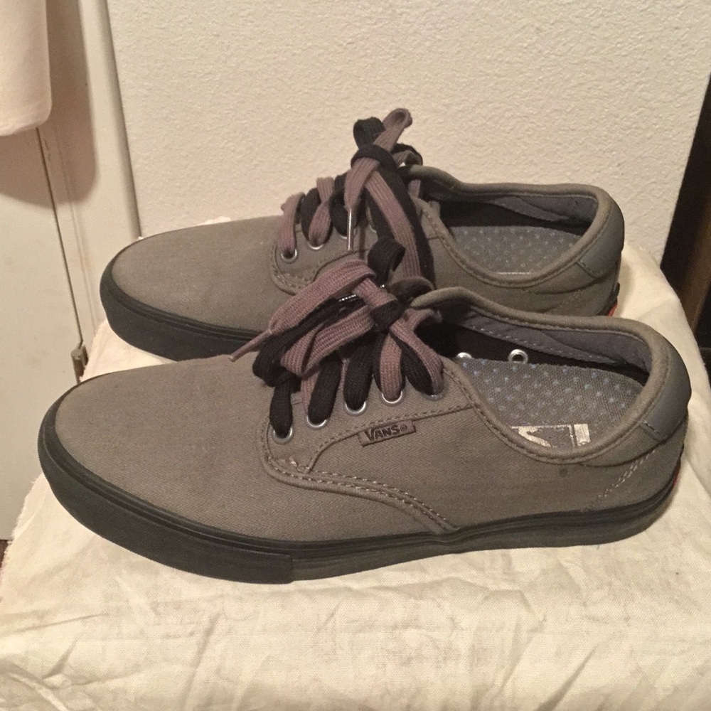 Vans Stone gray & black sneakers. - Picture 6 of 7